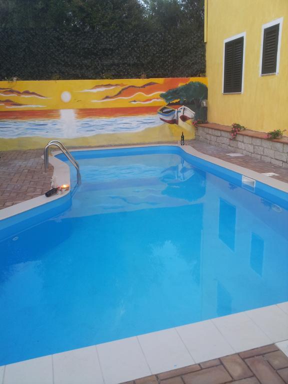Borgo Marino Badesi Aparthotel Ruang foto