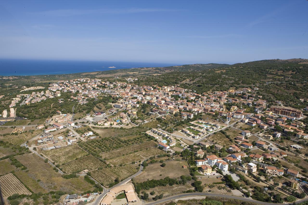 Borgo Marino Badesi Aparthotel Bagian luar foto