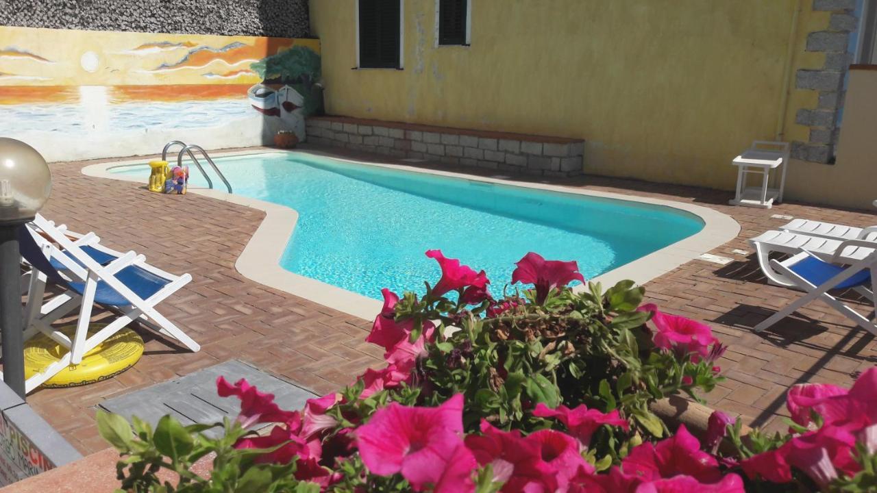 Borgo Marino Badesi Aparthotel Bagian luar foto